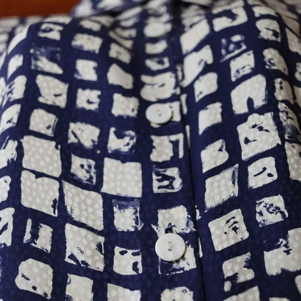 Maggy London Vintage Abstract Blue White Silk Blouse 14 Runs Small Short Sleeve